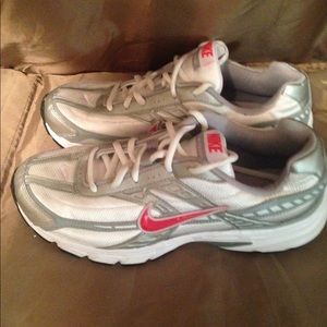 Nike Initiator White Red Mesh Low Athletic Shoes